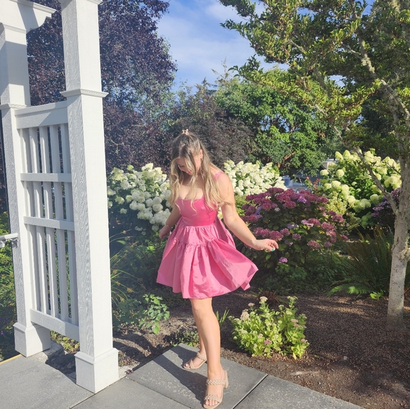 Meet your Posher, Tori - Picture 1 of 2